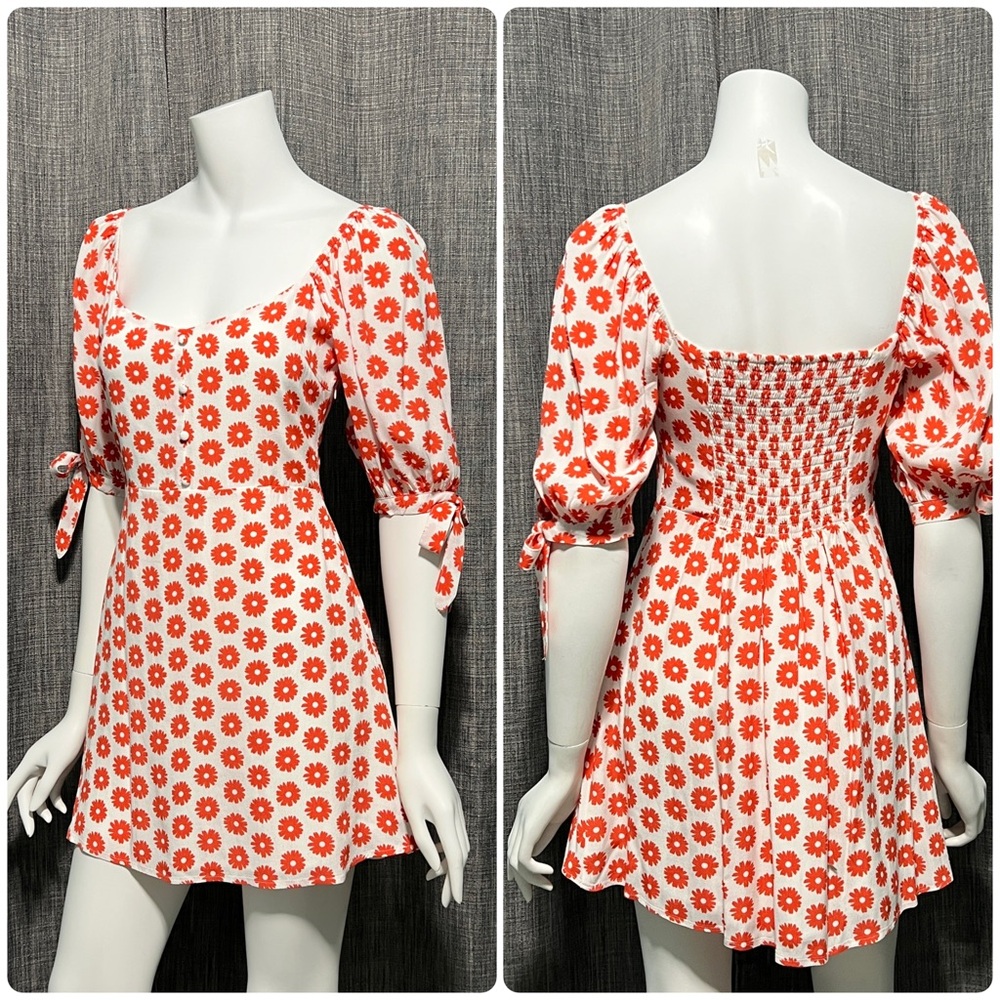 NWOT Forever 21 Retro Floral Print Floral Mini Dress
Small